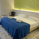 Готель La Meridiana Сорренто
